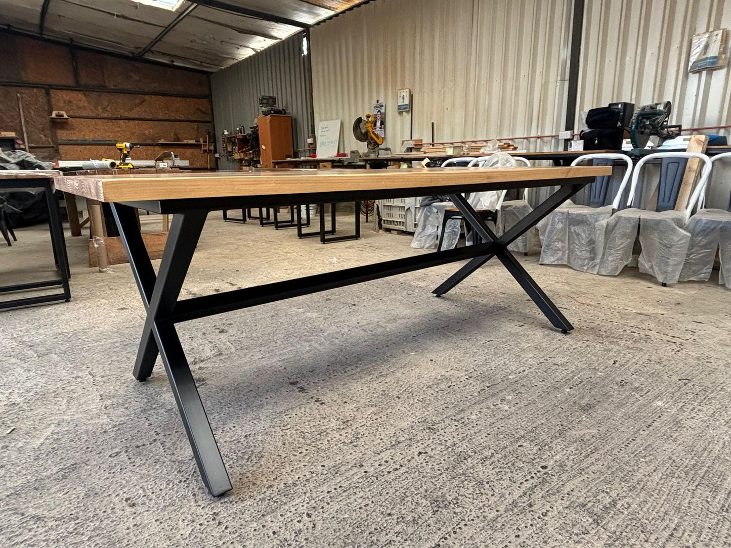 Mesa industrial modelo X con Travesaño